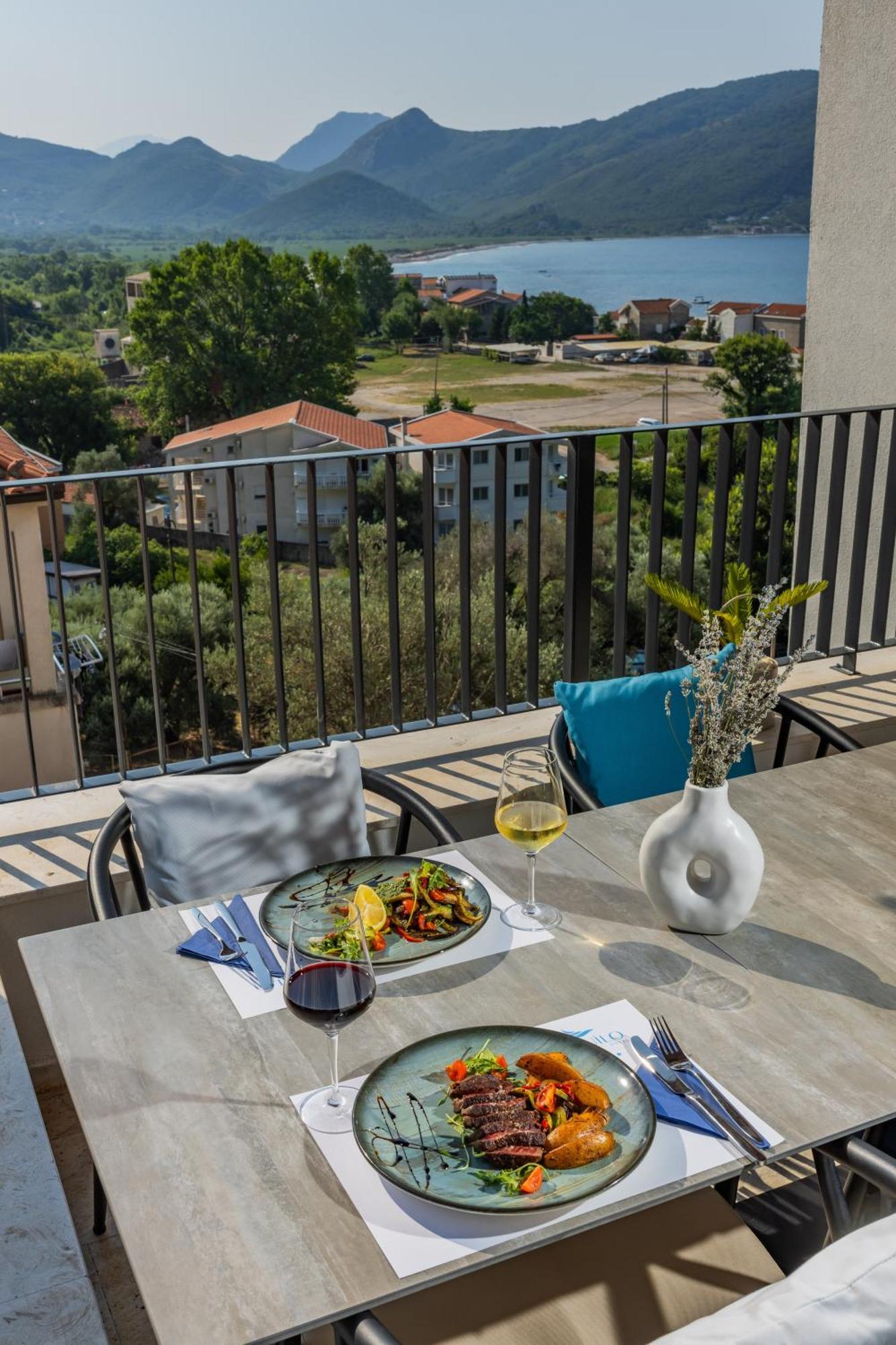 Hotel Aquilo Petrovac Zewnętrze zdjęcie