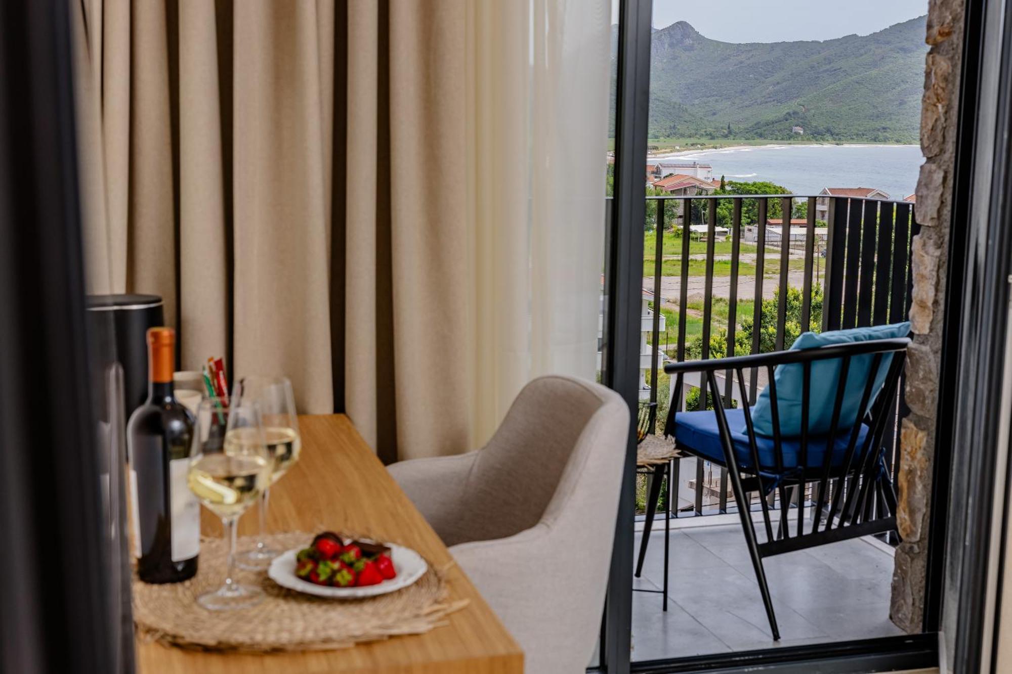 Hotel Aquilo Petrovac Zewnętrze zdjęcie